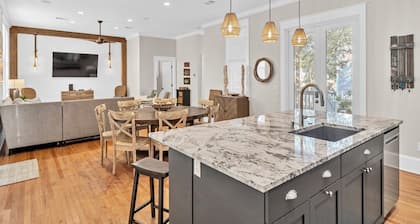 New List-4BR all en-suite steps to deeded beach and 2 community ‘1 heated’ pools