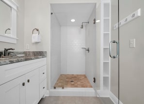 Shower, hair dryer, towels, soap - New List-4BR all en-suite steps to deeded beach and 2 community ‘1 heated’ pools (Santa Rosa Beach)
