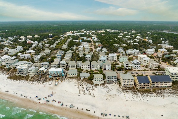 Beach nearby, sun-loungers, beach towels