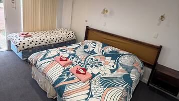 Chambre Triple Standard, non-fumeur, coin cuisine