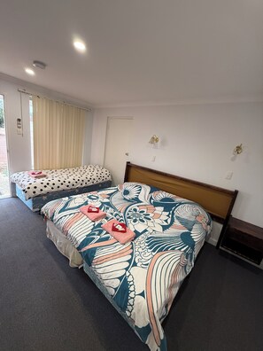 Kamar Triple Standar, Bebas Asap Rokok, dapur kecil | Ruang kerja ramah laptop, setrika/meja setrika, dan Wi-Fi gratis