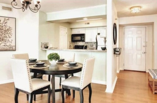 Stylish 2BR2BA 1.5 mi to Masters