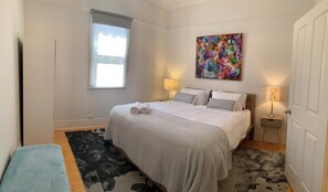 3 bedrooms, desk, iron/ironing board, travel cot - Maison d'Aurum A Pet Friendly and Family Friendly Heritage house (Ballarat East)