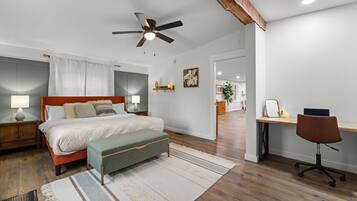 4 Schlafzimmer, Schreibtisch, Bügeleisen/Bügelbrett, Reisekinderbett