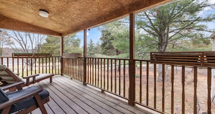 35 Acre Lake Retreat-BBQ-Arcade-Firepit-Fishing