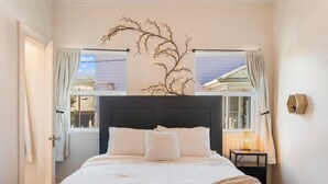 1 bedroom, desk, WiFi (free), bed sheets