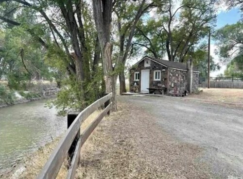 The Cozy Cottage on The River