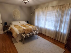 2 slaapkamers, een strijkplank/strijkijzer, gratis wifi, beddengoed