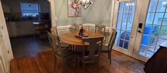 Charming,Spacious2-BR 2-Bath Home in a Blooming town with Free parking
