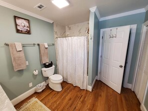 Unclassified image, 5 of 19, button - Charming,Spacious2-BR 2-Bath Home in a Blooming town with Free parking (Fuquay-Varina)