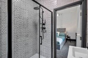 Håndklær, såpe og toalettpapir