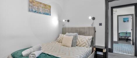 2 bedrooms, iron/ironing board, free WiFi, bed sheets