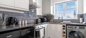 The Elegant Escape - 2 Bed Ensuite with Parking