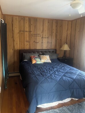 3 makuuhuonetta, työpöytä, silitysrauta/-lauta, Wi-Fi