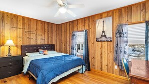 3 bedrooms, desk, iron/ironing board, WiFi