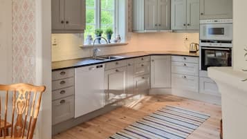 Fridge, microwave, oven, dishwasher