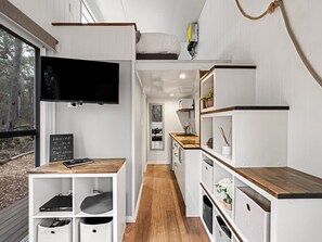 Fridge, microwave, stovetop, toaster - Luxury Tiny Home in the Forest (Rosa Glen)