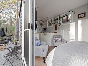 WiFi, bed sheets - Luxury Tiny Home Forest Escape (Rosa Glen)