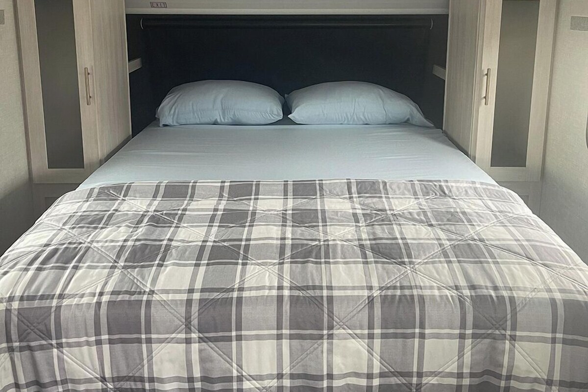 Comfort Mobile Home | Laptop workspace, WiFi (free), individually decorated