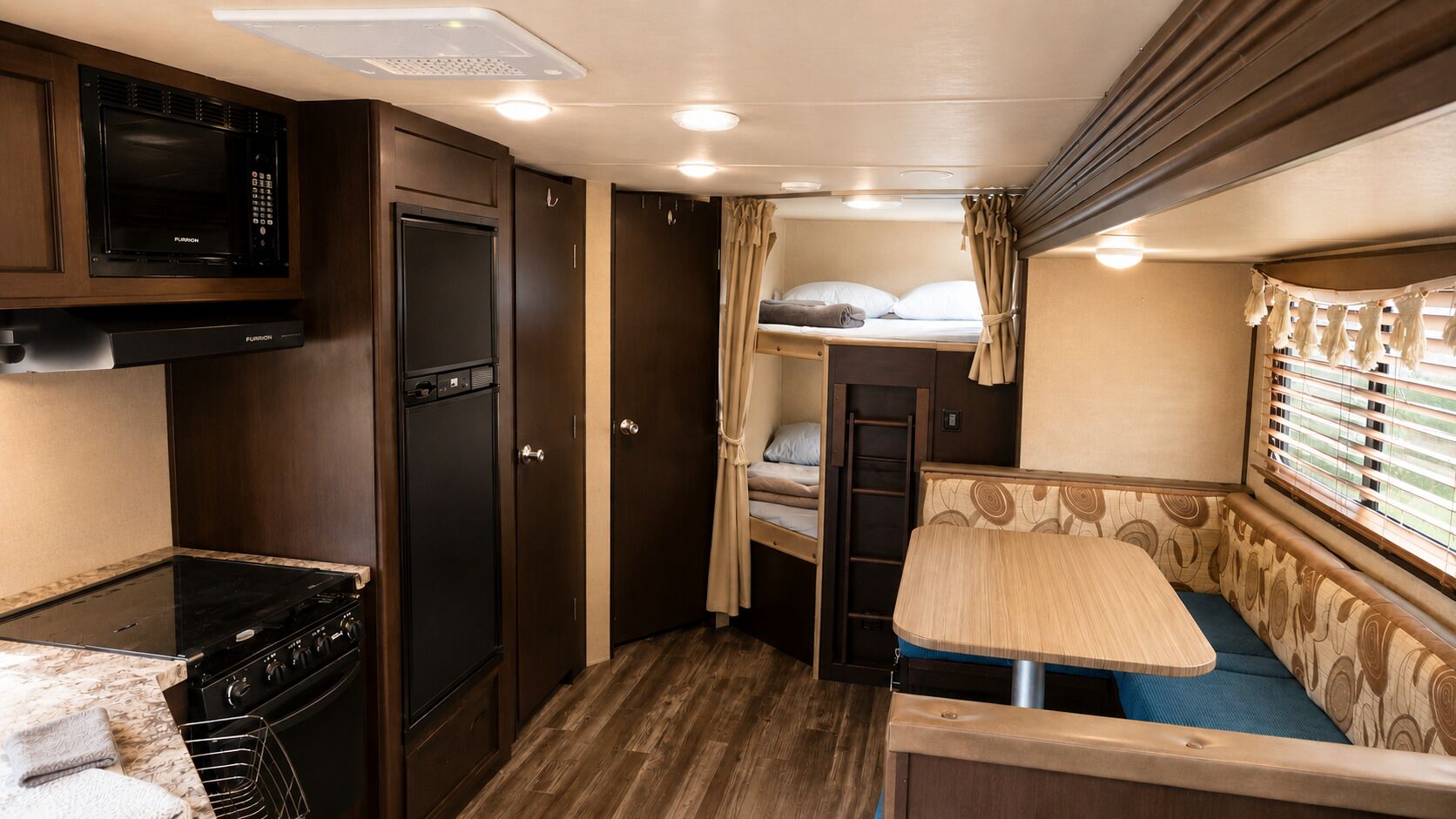 Deluxe Mobile Home, Multiple Beds