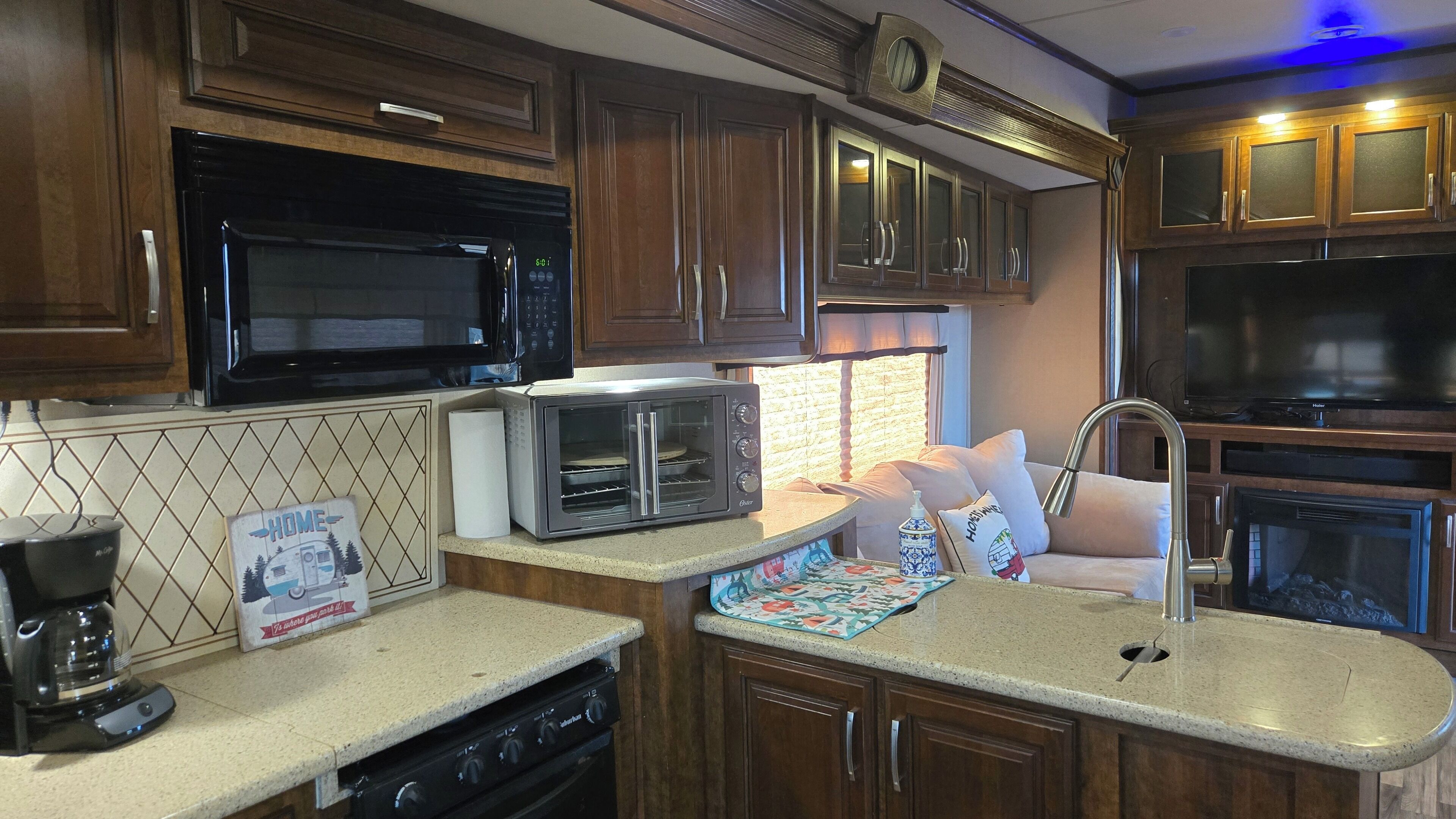 ラグジュアリー モバイルホーム | 専用キッチン