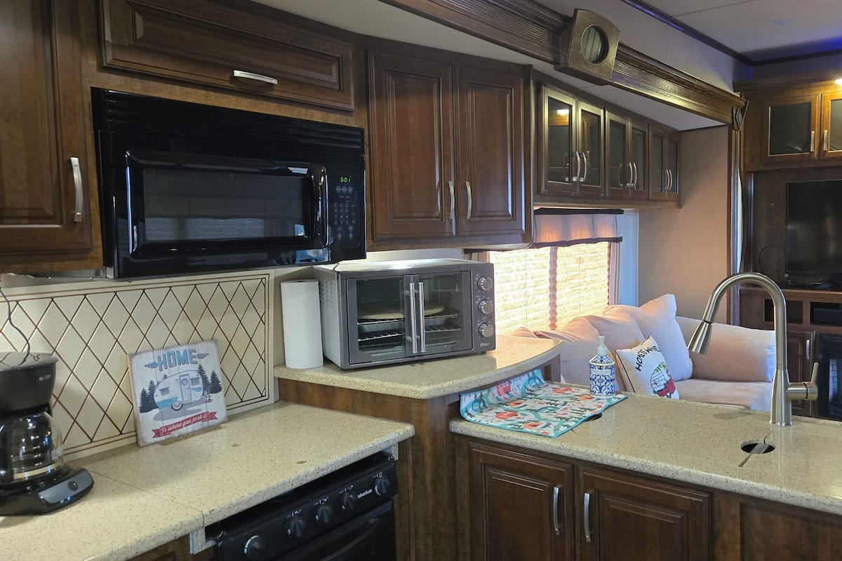 Luxury Mobile Home | Private kitchen