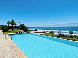 Piscina all'aperto, una piscina riscaldata