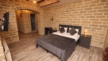 Superior Room, City View | In-room safe, individually decorated, individually furnished, desk