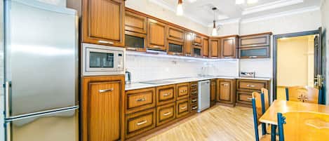Fridge, microwave
