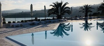 Suite - Room with double bed with private Jacuzzi
