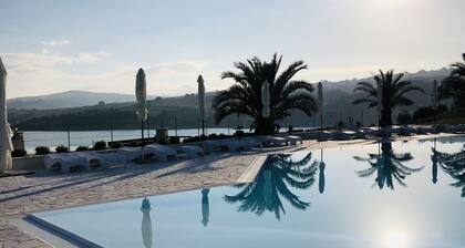 Suite - Room with double bed with private Jacuzzi
