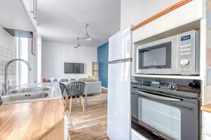 Fridge, microwave, oven, dishwasher