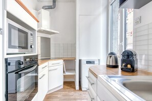 Réfrigérateur, micro-ondes, four, lave-vaisselle