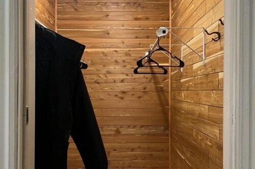 Vibrant Lakefront Retreat