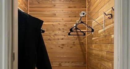 Vibrant Lakefront Retreat