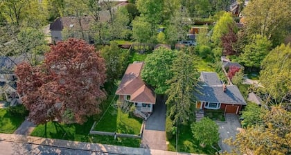 Vibrant Lakefront Retreat