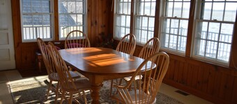Charming 2-bedroom cottage on Lake Koshkonong in Fort Atkinson, Wi.