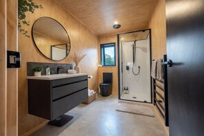 Hair dryer, towels, soap, shampoo - The Mango “Shed” 😉 Your Dream Family Getaway with Sauna!! (Mangakino)