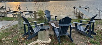 Lake Side Cottage - Summer or winter getaway 