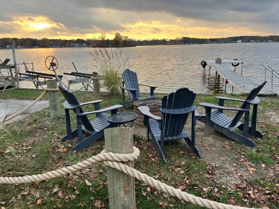 Lake Side Cottage - Summer or winter getaway 