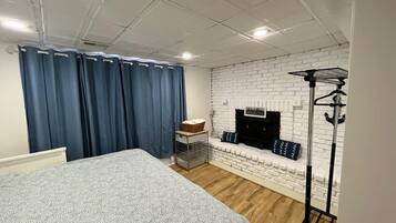 4 bedrooms, in-room safe, WiFi, bed sheets