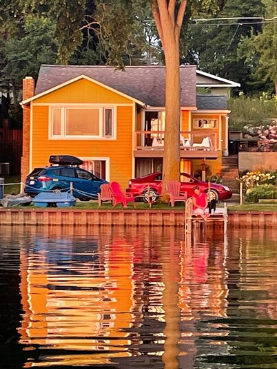 Lake Side Cottage - Summer or winter getaway 