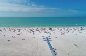 Beach nearby, sun-loungers, beach towels