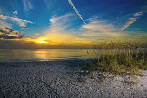 Your Beachside Retreat – Siesta Key ’s White Sands Just Steps Away!