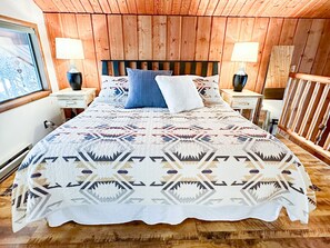 3 Schlafzimmer, Schreibtisch, Bügeleisen/Bügelbrett, Reisekinderbett