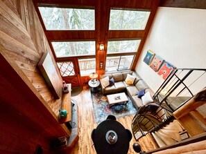 TV, fireplace, books - Awesome Treetop Townhouse 3br 3lvl *5 Star Hosts* (Whitefish)