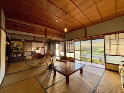 Let's "do nothing" in the tranquil mountains. [Empanada specialty store attached].