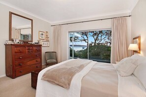 4 bedrooms, desk, iron/ironing board, WiFi