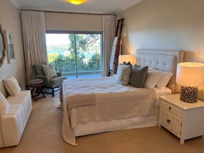 4 bedrooms, desk, iron/ironing board, WiFi