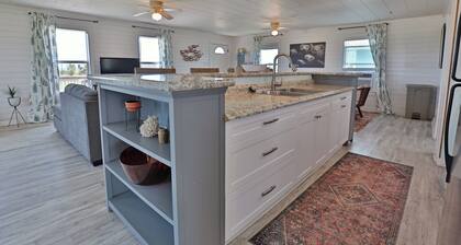 Open plan house w/ close Beach Access & both Ocean & Bay Views